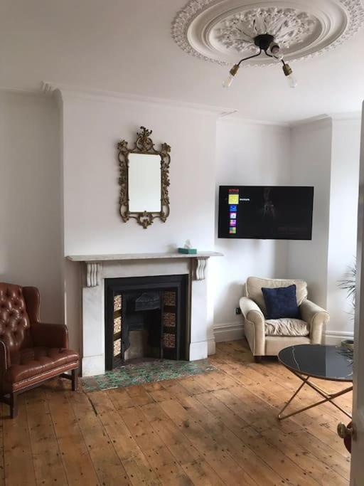 Large Newly Refurbished House Close To Harbour Bristol Exterior photo