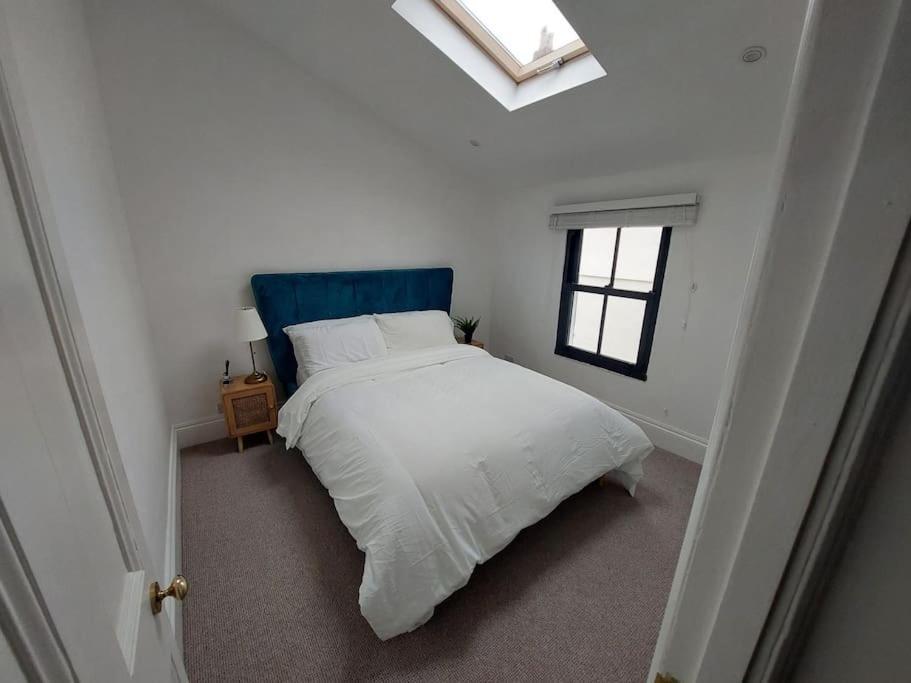 Large Newly Refurbished House Close To Harbour Bristol Exterior photo